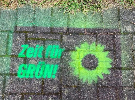 Grüne mit Infoständen vor Ort